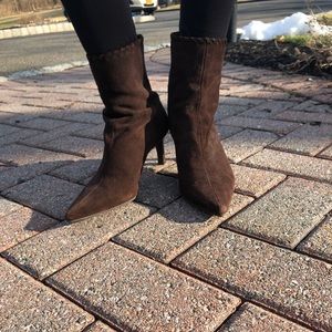 Like new brown Heeled suede boots